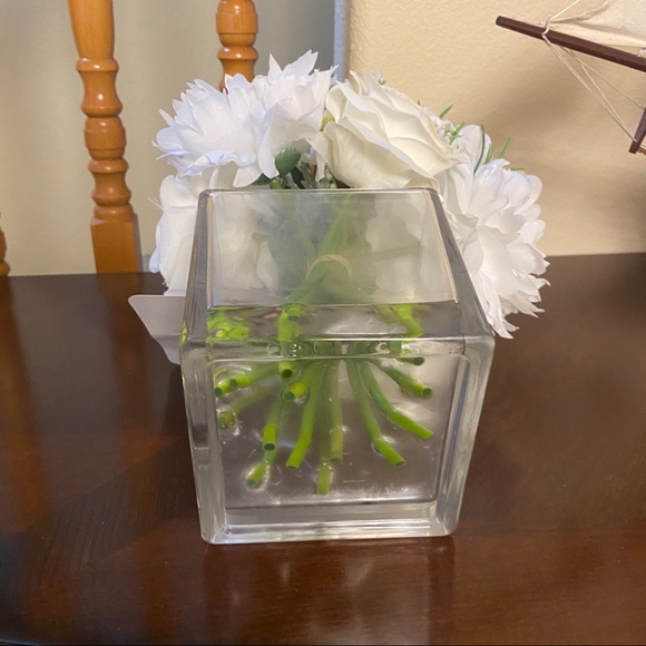 NWT FAUX FLOWERS IN GLASS VASE - Picture 5 of 6